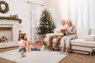 Tablet als Weihnachtsgeschenk verpackt